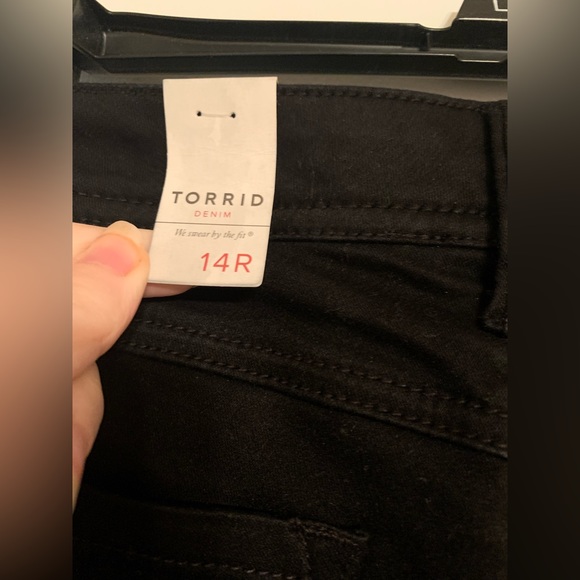 NWT Torrid Black Luxe Skinny Jeans Size 14 14R - Picture 4 of 5